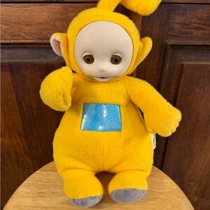 Vintage 1998Yellow Laa-Laa Teletubbies Character Toy with Blue Shiny Chest sound